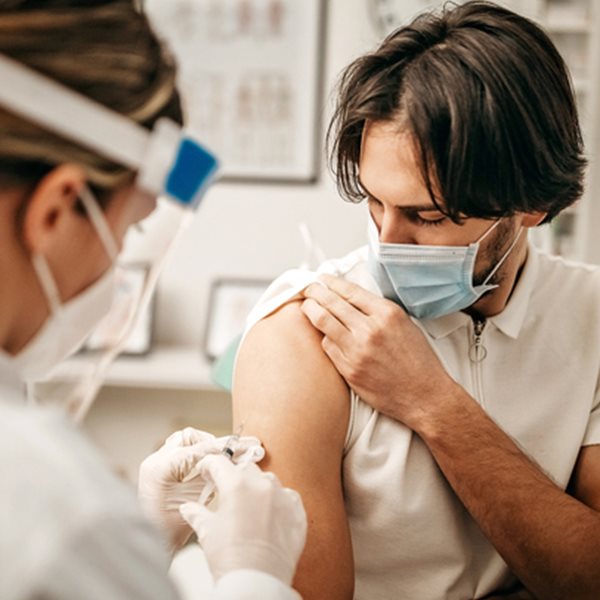 Κορονοϊός: Ξεκίνησαν και πάλι οι εμβολιασμοί