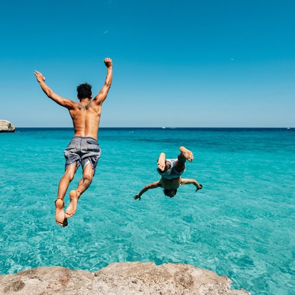 Η πιο μαγευτική παραλία μόλις μία ώρα από την Αθήνα