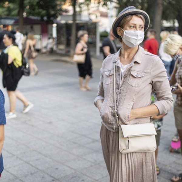 Κορονοϊός: Εκτοξεύθηκαν στα 20.084 τα νέα κρούσματα