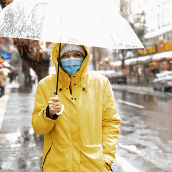 Κορονοϊός: Ψυχρολουσία με 91 νεκρούς