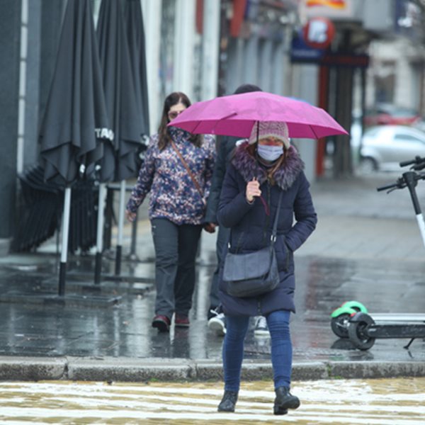 Κορονοϊός: Σαρώνει με 86 νεκρούς και 630 διασωληνωμένους