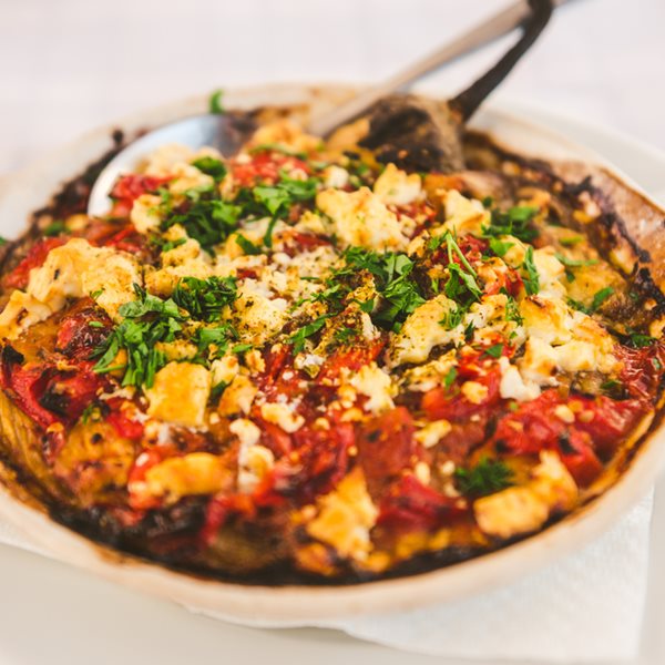 Αξίζει να δοκιμάσεις τη viral συνταγή του TikTok, Baked Feta Pasta;