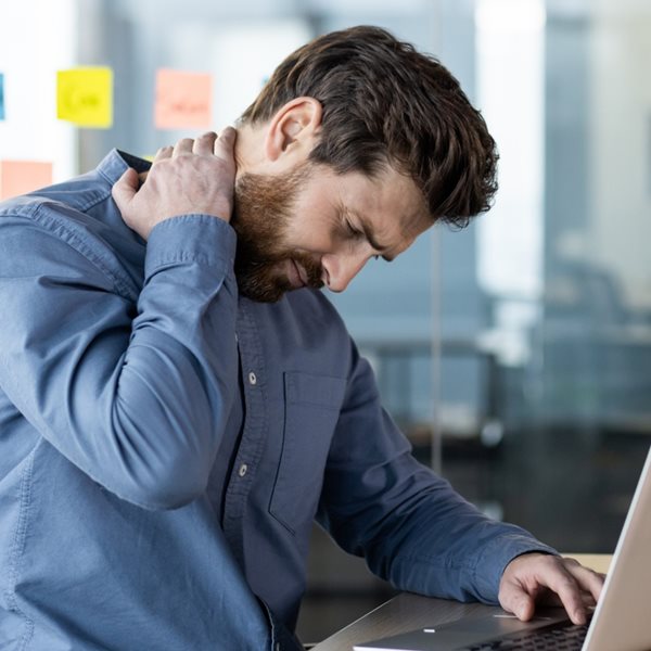 Αυχενικό: Μάθε πώς θα βελτιώσεις τη στάση σου