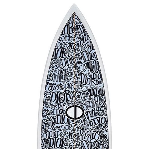 Η πιο στιλάτη σανίδα του σερφ ανήκει στον οίκο Dior