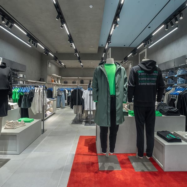 Πού θα βρεις τα πιο πρόσφατα κομμάτια της Calvin Klein