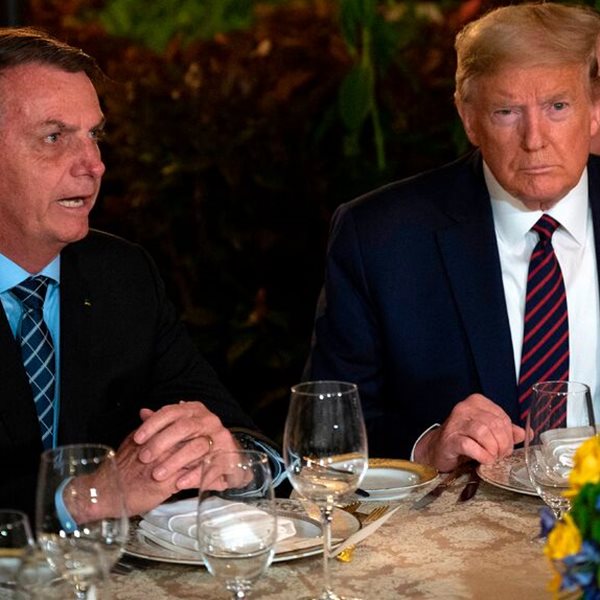 Ο Jair Bolsonaro αποκάλεσε "λαπάδες" τους δημοσιογράφους