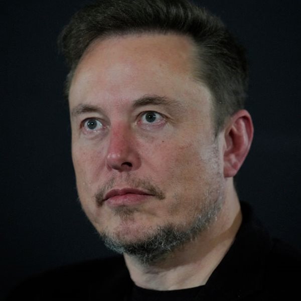 Η ιδιοφυής μέθοδος του Elon Musk με την οποία εντόπισε έναν πληροφοριοδότη της Tesla