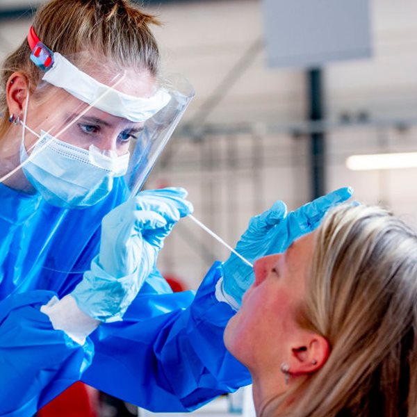 Ο κορονοϊός πιθανόν θα γίνει τόσο "ενδημικός" όσο η γρίπη