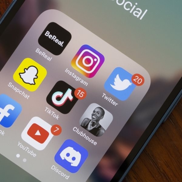 Τι είναι το BeReal και γιατί απειλεί το Instagram;