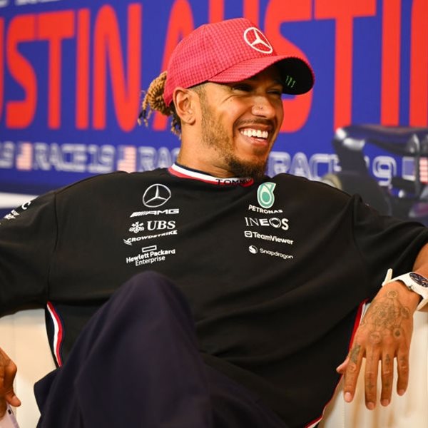 Ξέρουμε ήδη πόσα χρήματα θα παίρνει ο Lewis Hamilton εξαιτίας της Ferrari