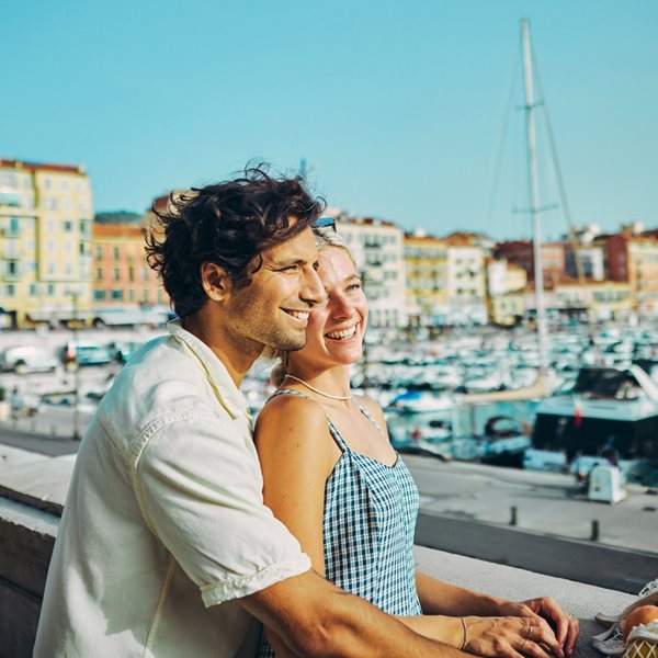 Τα ευτυχισμένα ζευγάρια δε νοιάζονται για τα σόσιαλ μίντια, λέει η επιστήμη