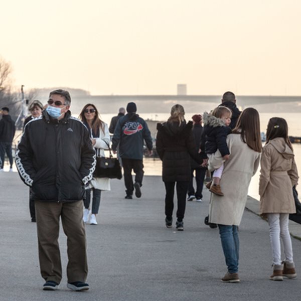 Κορονοϊός: Ανέβηκαν στους 70 οι θάνατοι