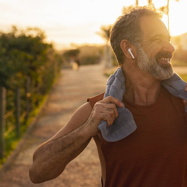 5 ασκήσεις για όλο το σώμα που χρειάζεσαι για να διατηρηθείς νέος