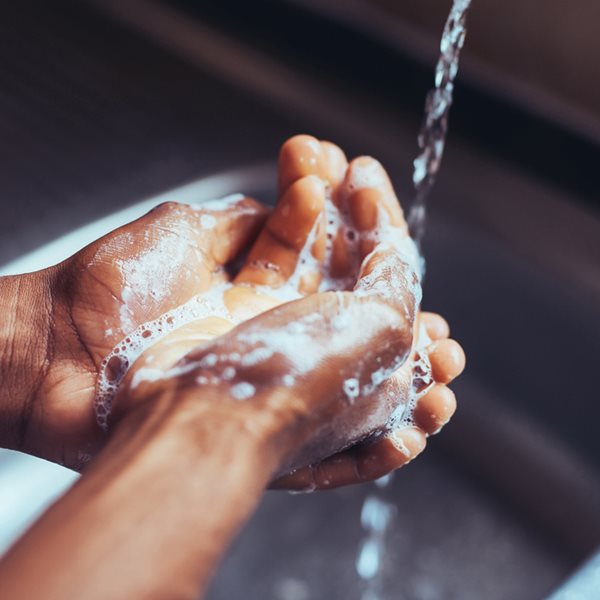 Γιατί πρέπει να πλένεις οπωσδήποτε τα χέρια σου πριν κάνεις σεξ