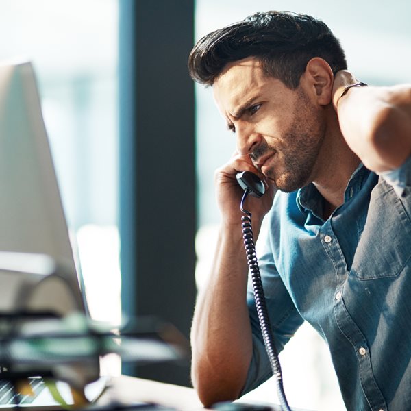 Τι είναι το tech neck και πώς θα το αποφύγεις