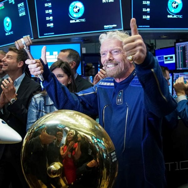O Richard Branson πούλησε μετοχές της Virgin Galactic αξίας 300 εκατ. δολαρίων