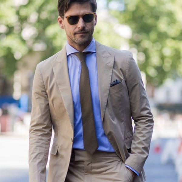 Η εκδίκηση του μπεζ κοστουμιού