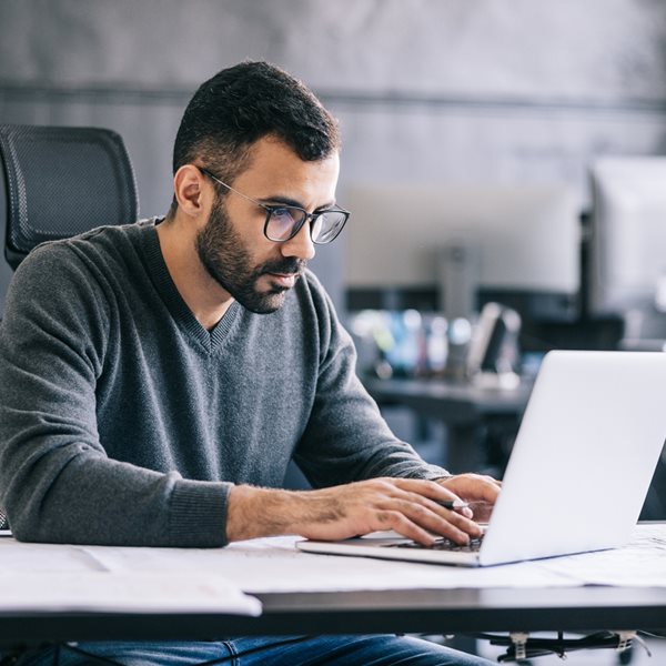 H συνήθεια που σαμποτάρει την εργασιακή σου ρουτίνα