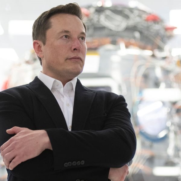 Τι είναι όλα αυτά τα βίντεο στο YouTube με τον Elon Musk δήθεν να προωθεί κρυπτονομίσματα;