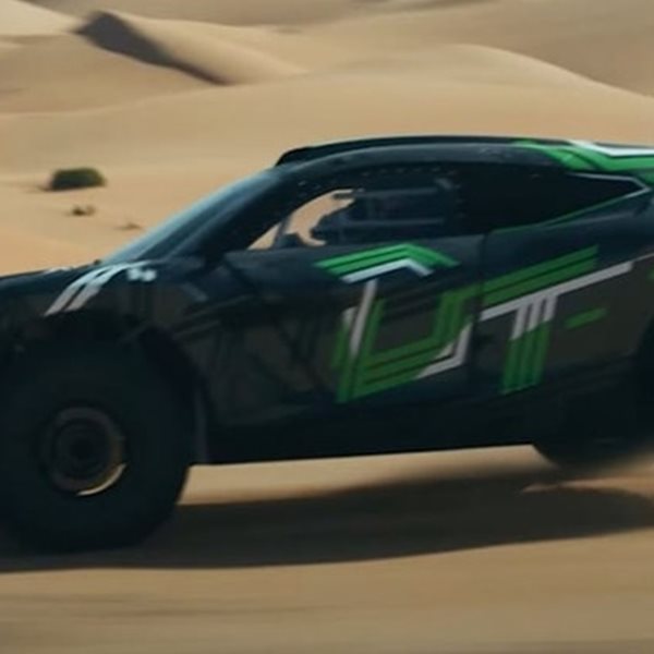 Το BMW Dune Taxi τρομάζει και τις καμήλες