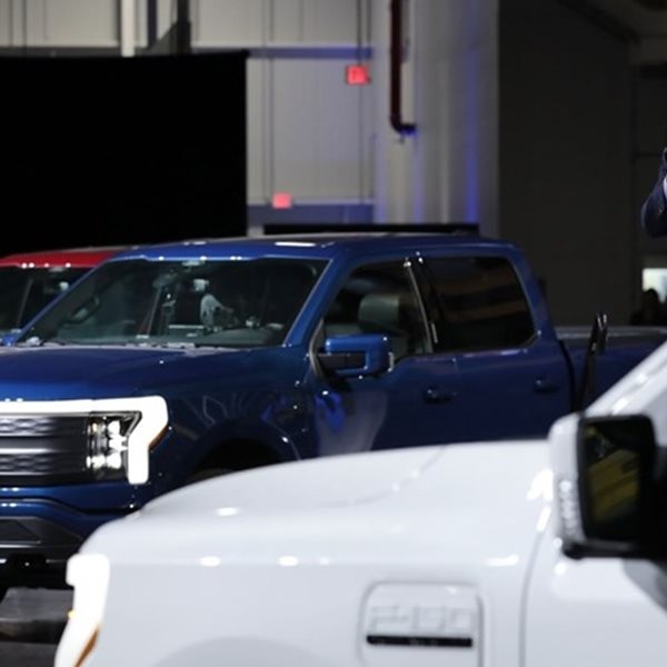 Νέο beef Elon Musk και 'Mr Ford' Jim Farley