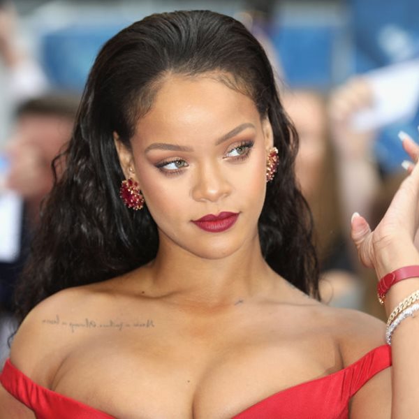 H Rihanna με καυτά εσώρουχα είναι ένας καλός λόγος για να συμπαθήσεις τον Άγιο Βαλεντίνο