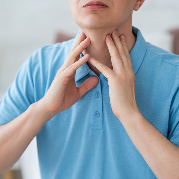 Πρόβλημα στο λάρυγγα; Μάθε τα πάντα για τη θεραπεία με laser