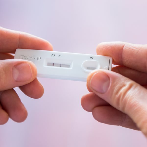 Πώς θα κάνεις στο σπίτι το self test κορονοϊού