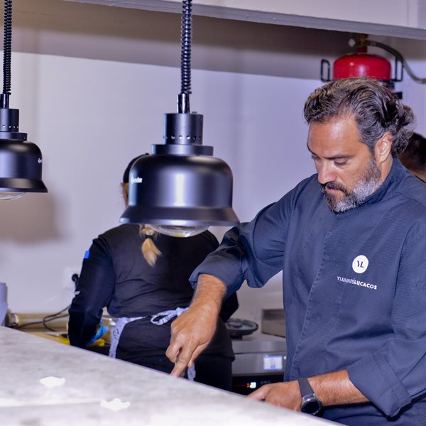 Ο Γιάννης Λουκάκος κάνει νοστιμότερο το Πόρτο Χέλι