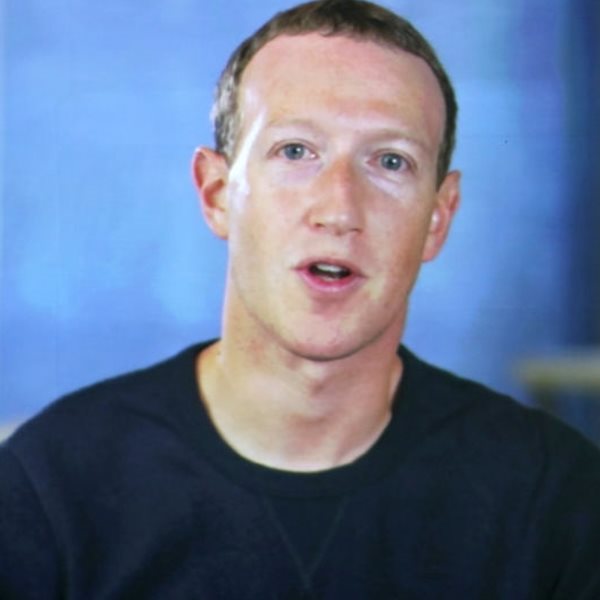 Με 100 ευρώ, μπορείς κι εσύ να αποκτήσεις τα αγαπημένα sneakers του Mark Zuckerberg