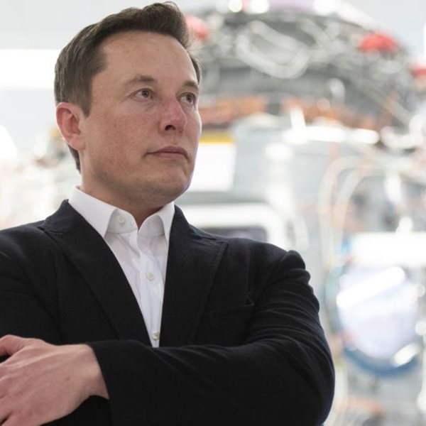 Εγκεφαλικά εμφυτεύματα σε ανθρώπους από τον Elon Musk με αγάπη