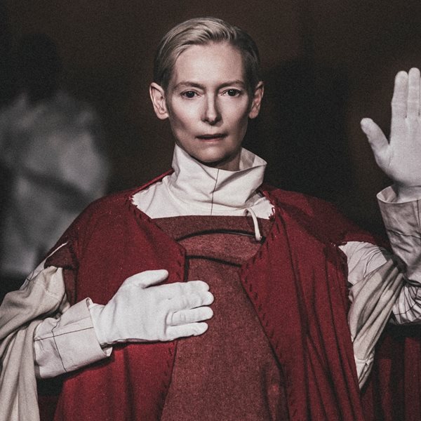 Η Tilda Swinton έρχεται για πρώτη φορά στη Στέγη
