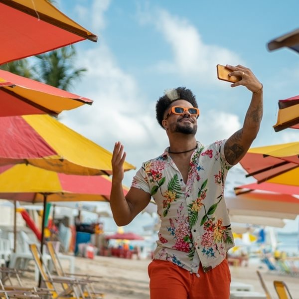 Πώς βγάζουν λεφτά οι travel influencers