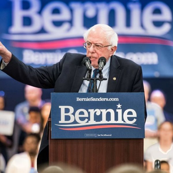 Ο Bernie Sanders συγκέντρωσε 1,8 εκατ. δολάρια για άπορους ηλικιωμένους
