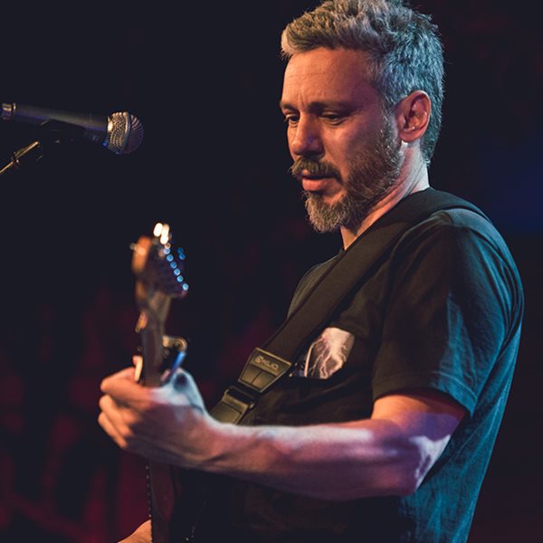 Σε άλλα νέα, είδαμε τον Αλκίνοο Ιωαννίδη να τραγουδα τον 'Προσκυνητή' στο Columbia