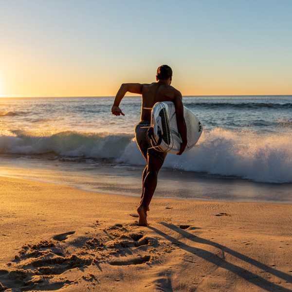 Οι ασκήσεις της παραλίας που θα βάλουν φωτιά στο σώμα σου