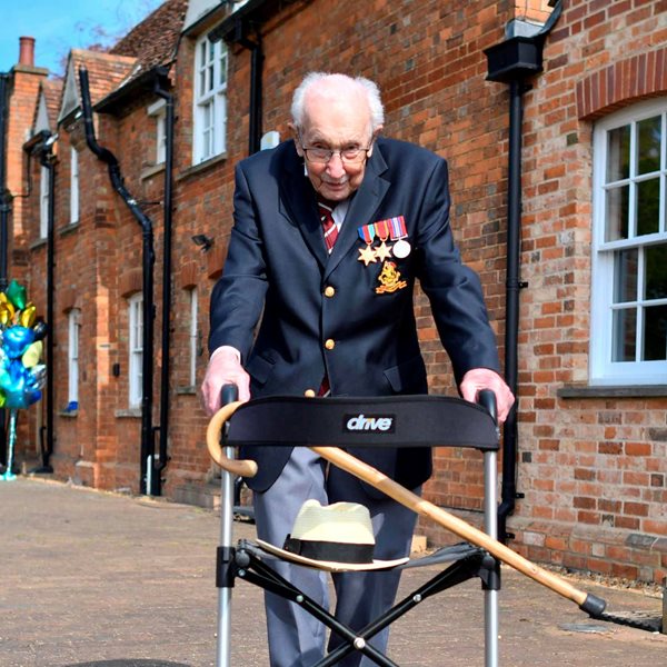 Αντίο υπέροχε Captain Tom