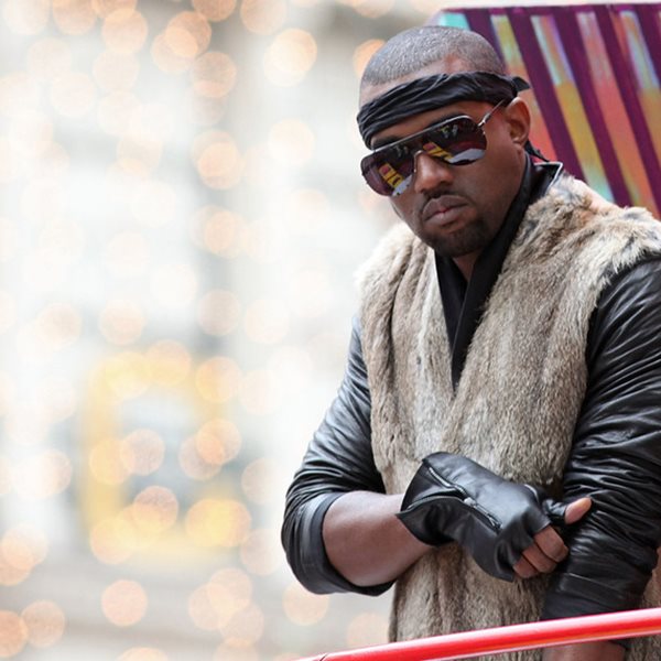 H πρώτη προεκλογική συγκέντρωση του Kanye West ήταν ο ορισμός του cringe