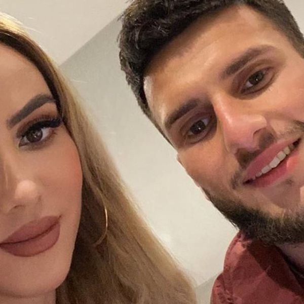 Αυτή είναι η σέξι μητέρα ποδοσφαιριστή που τους έχει μπερδέψει όλους