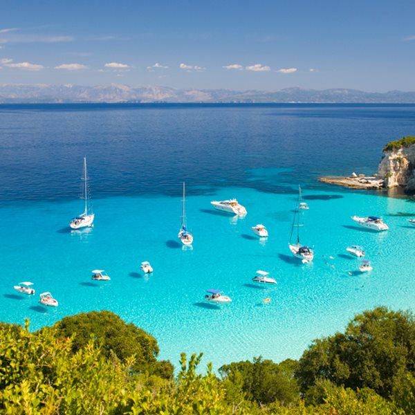 H ελληνική παραλία που διαγωνίζεται σε ομορφιά την Καραϊβική