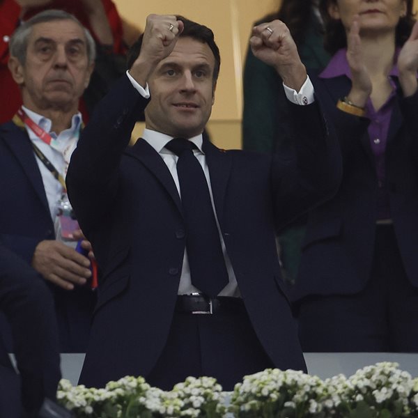 Emmanuel Macron, ένας πραγματικός gentleman στο Κατάρ