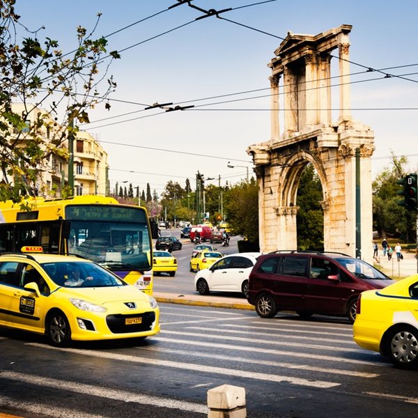 Γιατί κάνουν σήμερα απεργία τα ταξί