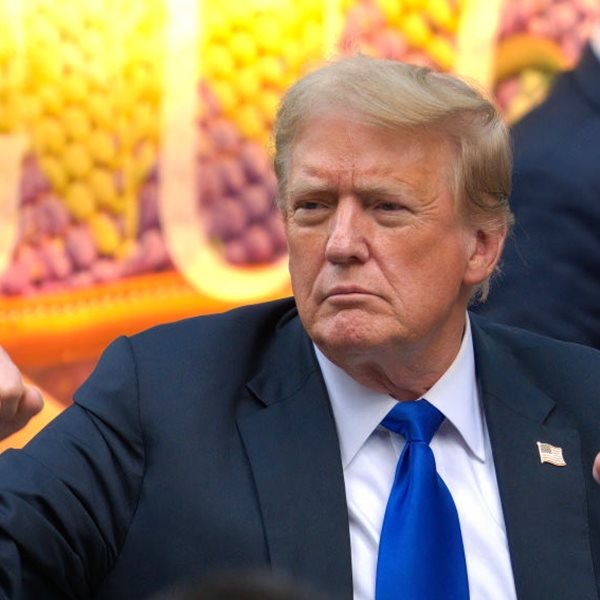 Παράνομος βίος και πολιτεία του Donald Trump