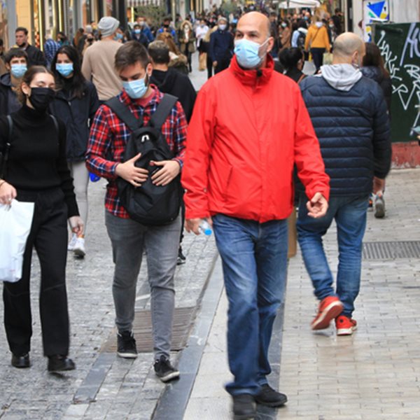 Κορονοϊός: Αυξήθηκαν στους 709 οι διασωληνωμένοι