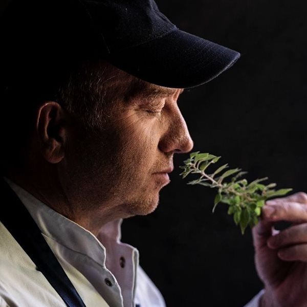 Έκτορας Μποτρίνι, προσεχώς και στη Μύκονο