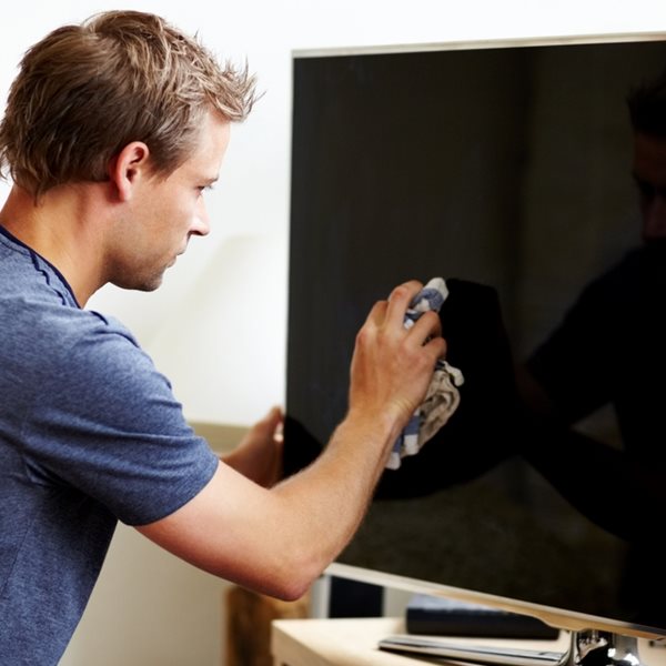 Ο πιο εύκολος τρόπος για να καθαρίσεις την τηλεόραση