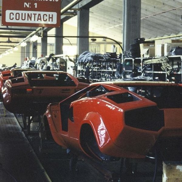 H Lamborghini Countach γίνεται 50 ετών και επιστρέφει στην παραγωγή (εικόνες, video)
