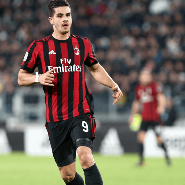 Μήπως το νο.9 της Μίλαν είναι καταραμένο;