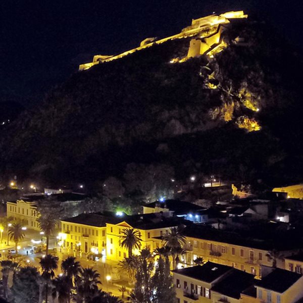 Γιατί τα κρούσματα πέφτουν στα αστικά κέντρα αλλά αυξάνονται στην περιφέρεια