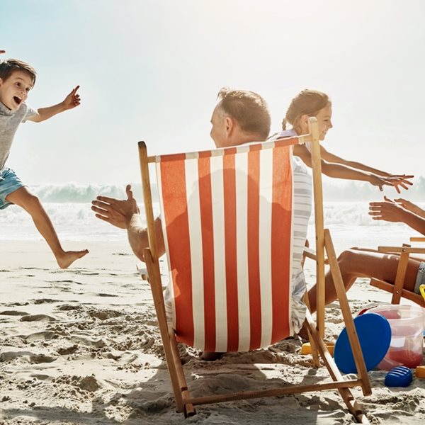 Πάνω από τους μισούς Έλληνες δεν θα πάνε διακοπές φέτος